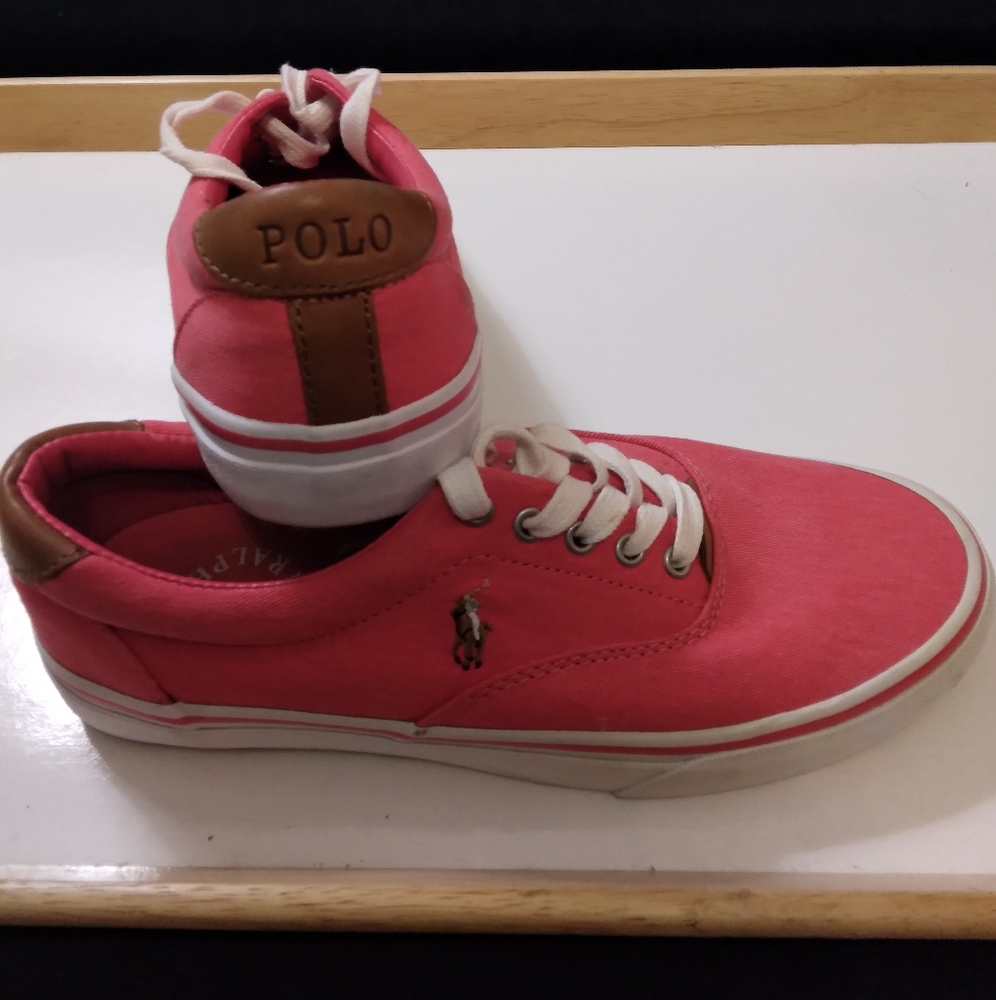 Casual sneakers
